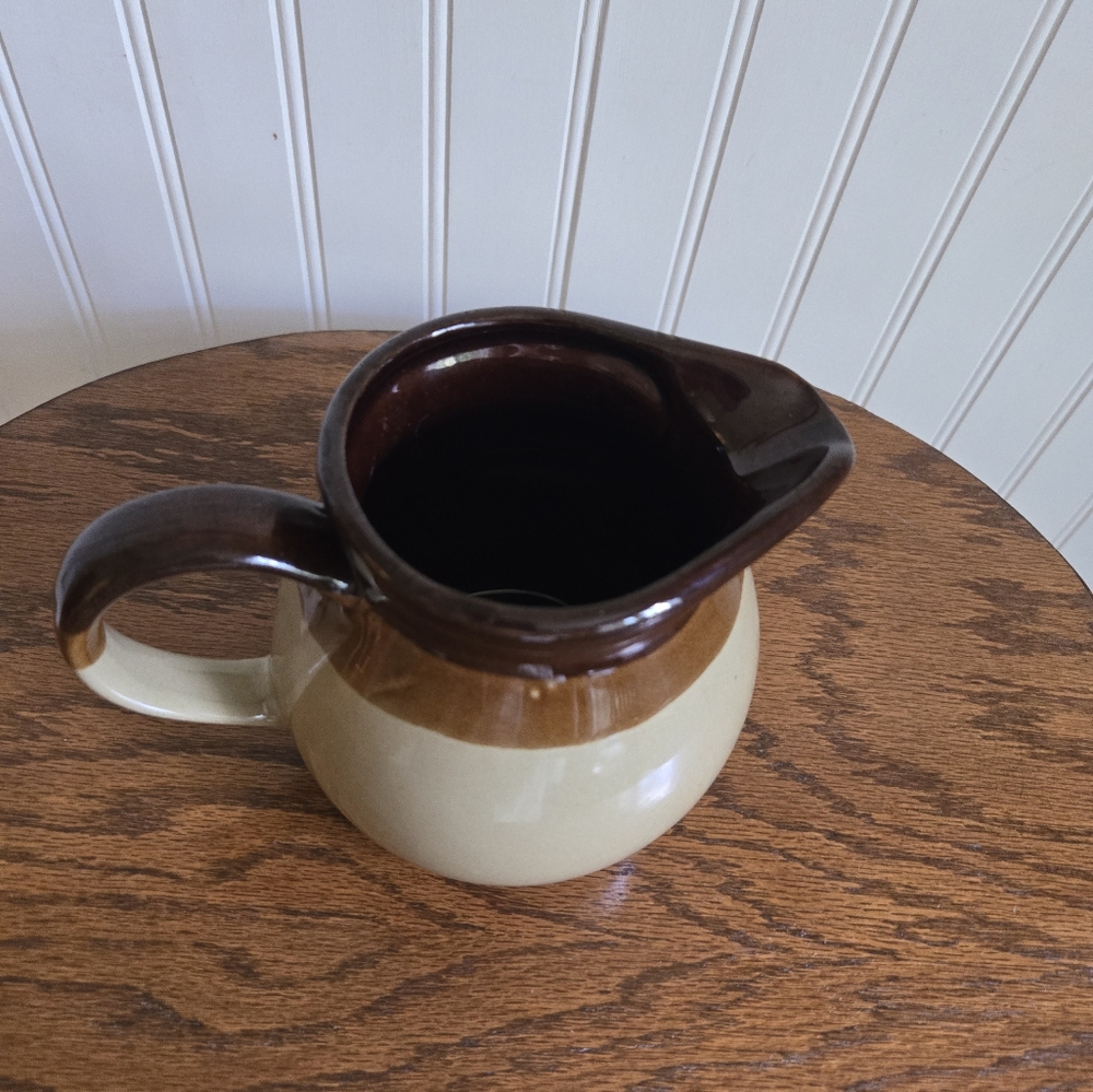 Two-Tone Ceramic Pitcher - Picture 4 of 4